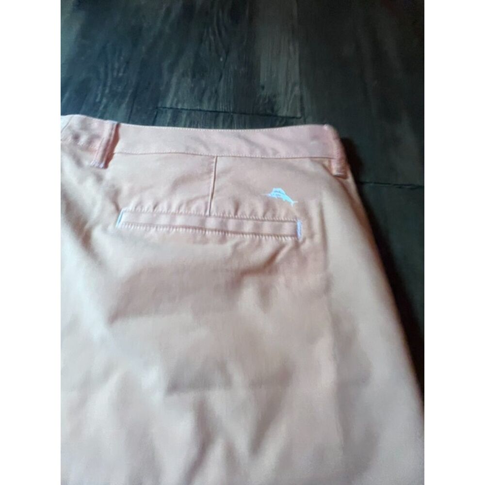Tommy Bahama Men’s Size 40 Salmon Coral Performance Shorts 58% Poly 42% Nylon
